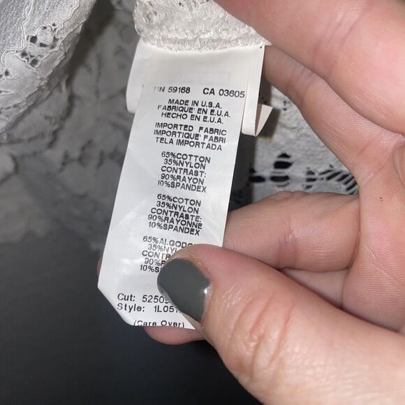 Karen Kane Floral Lace Shark Bite Hem Top Women Size M White Pull On Relaxed Fit - Picture 5 of 6